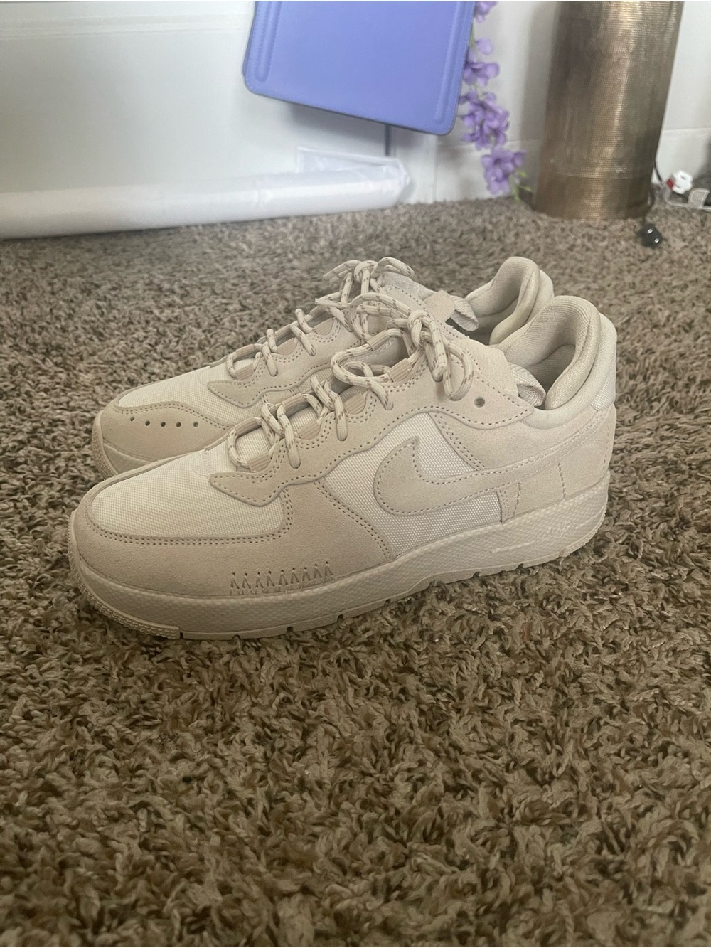 Nike Low-Top Sneakers in Cream/Beige